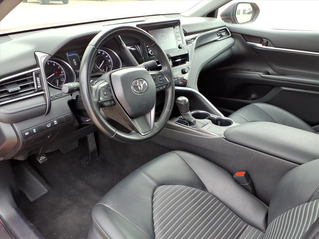 Toyota Camry Vehicle Full-screen Gallery Image 21