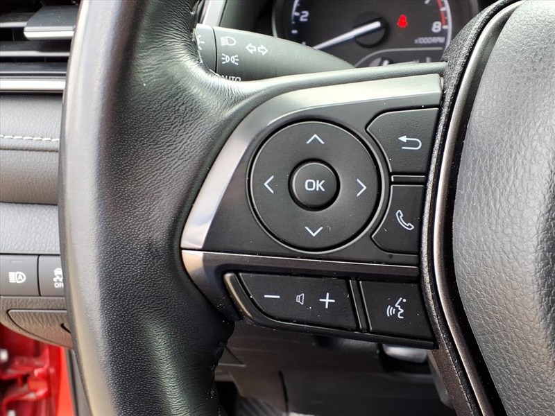 Toyota Camry Vehicle Full-screen Gallery Image 17