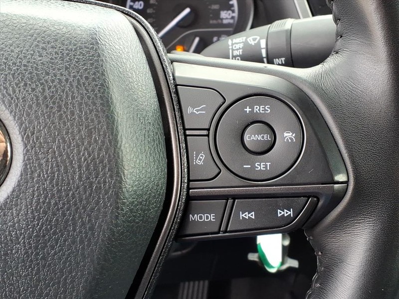 Toyota Camry Vehicle Full-screen Gallery Image 18