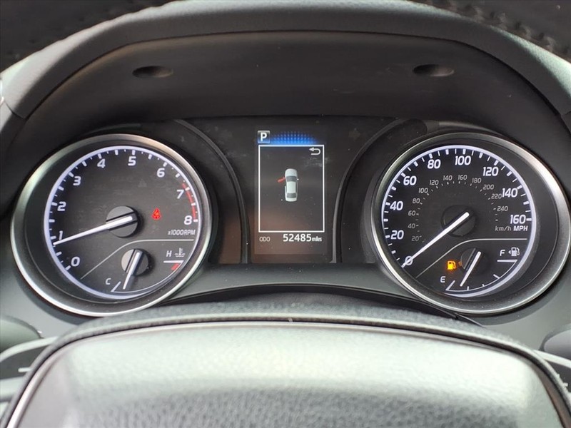 Toyota Camry Vehicle Full-screen Gallery Image 19