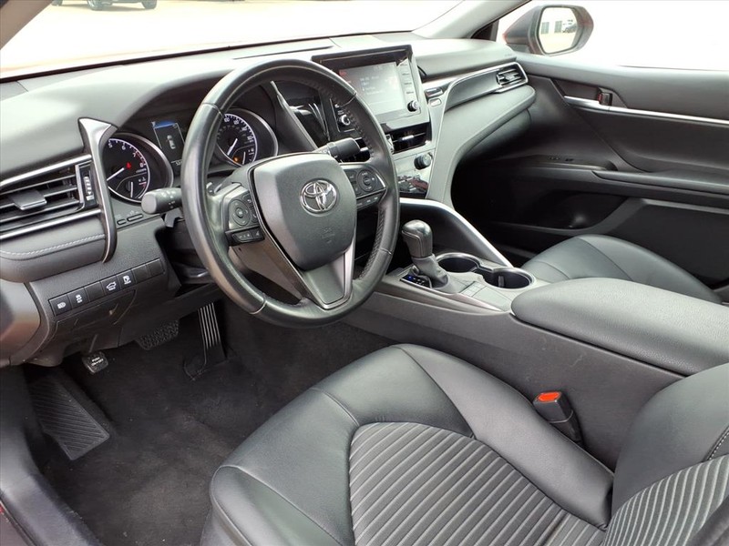 Toyota Camry Vehicle Full-screen Gallery Image 21