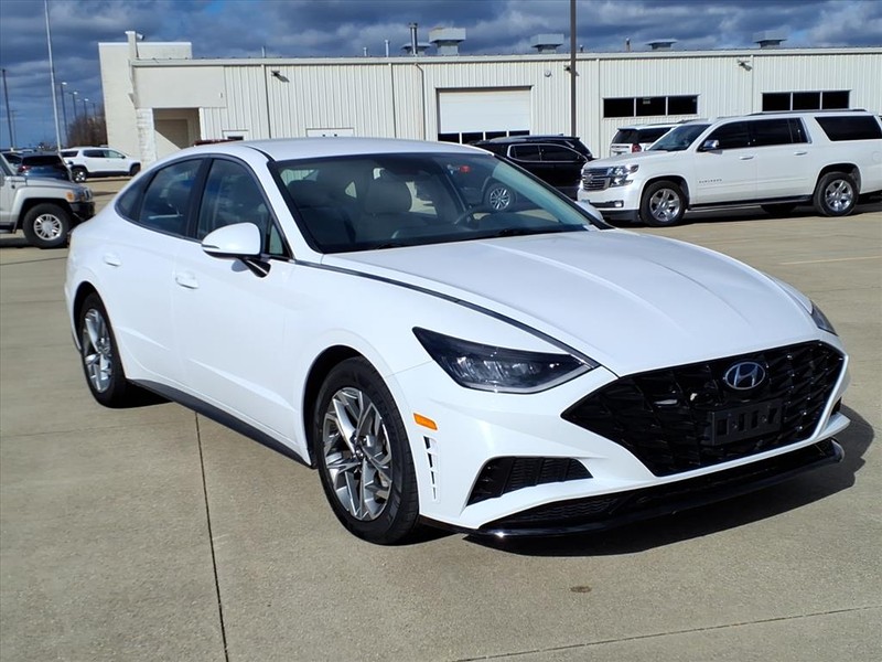 Hyundai Sonata Vehicle Full-screen Gallery Image 6