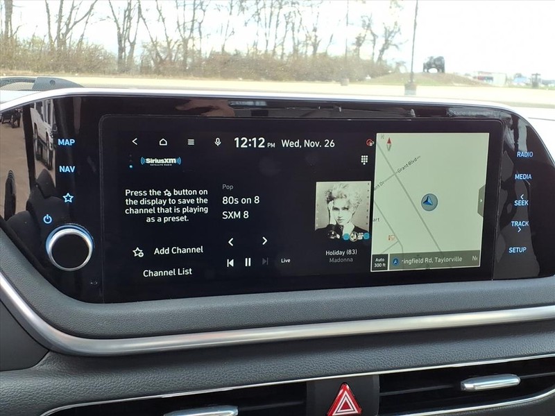 Hyundai Sonata Vehicle Full-screen Gallery Image 12