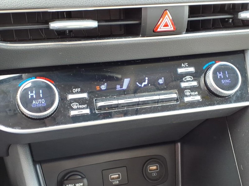 Hyundai Sonata Vehicle Full-screen Gallery Image 14