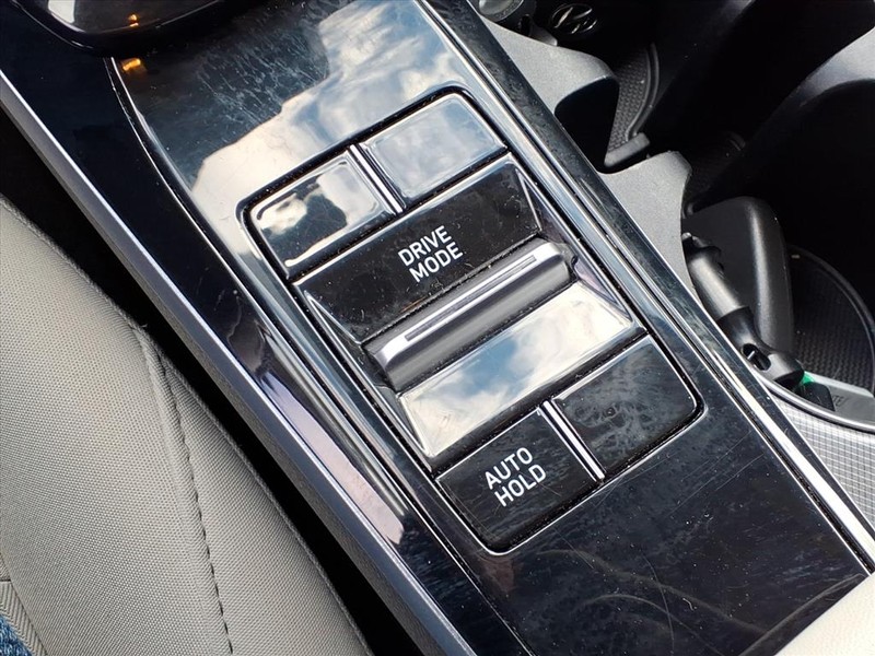 Hyundai Sonata Vehicle Full-screen Gallery Image 16