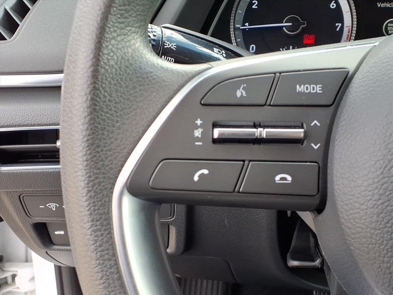 Hyundai Sonata Vehicle Full-screen Gallery Image 17