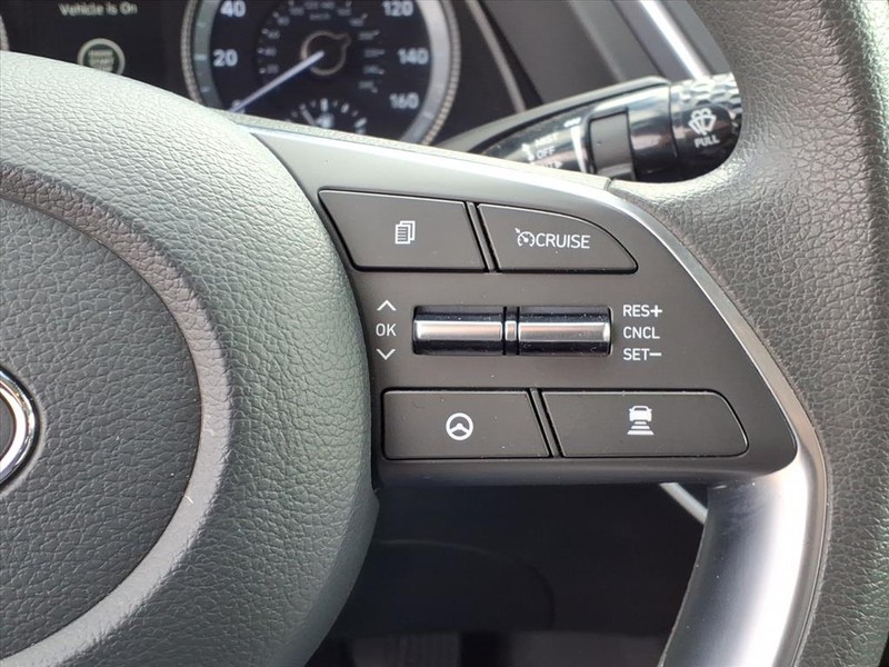 Hyundai Sonata Vehicle Full-screen Gallery Image 18