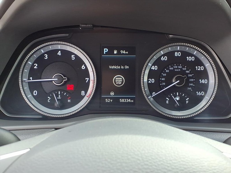 Hyundai Sonata Vehicle Full-screen Gallery Image 19