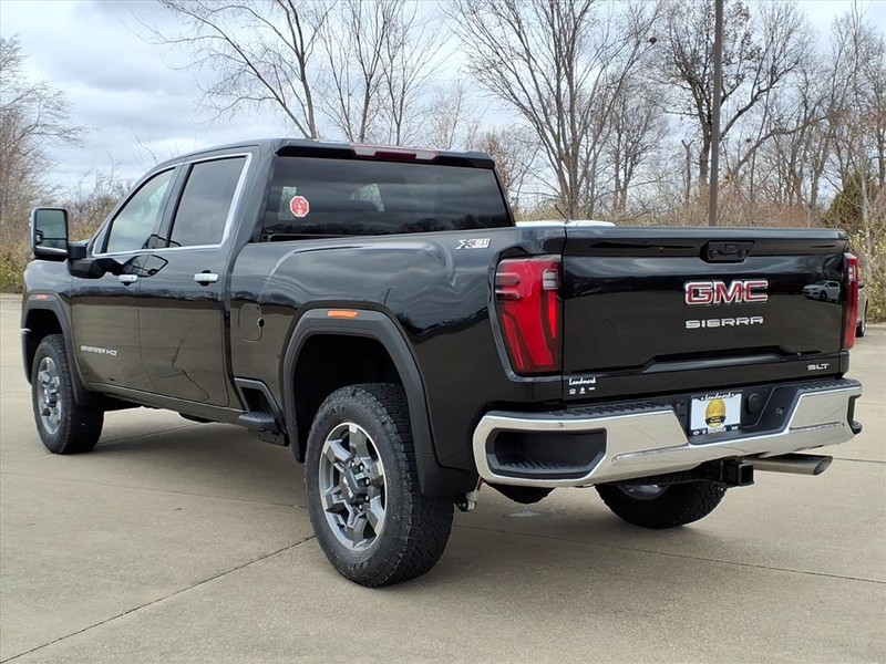 GMC Sierra 2500HD Vehicle Full-screen Gallery Image 3