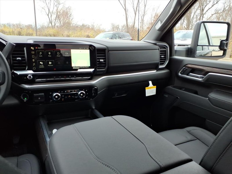 GMC Sierra 2500HD Vehicle Full-screen Gallery Image 6