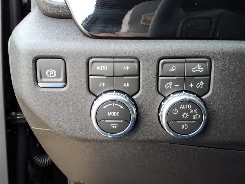 GMC Sierra 2500HD Vehicle Full-screen Gallery Image 14