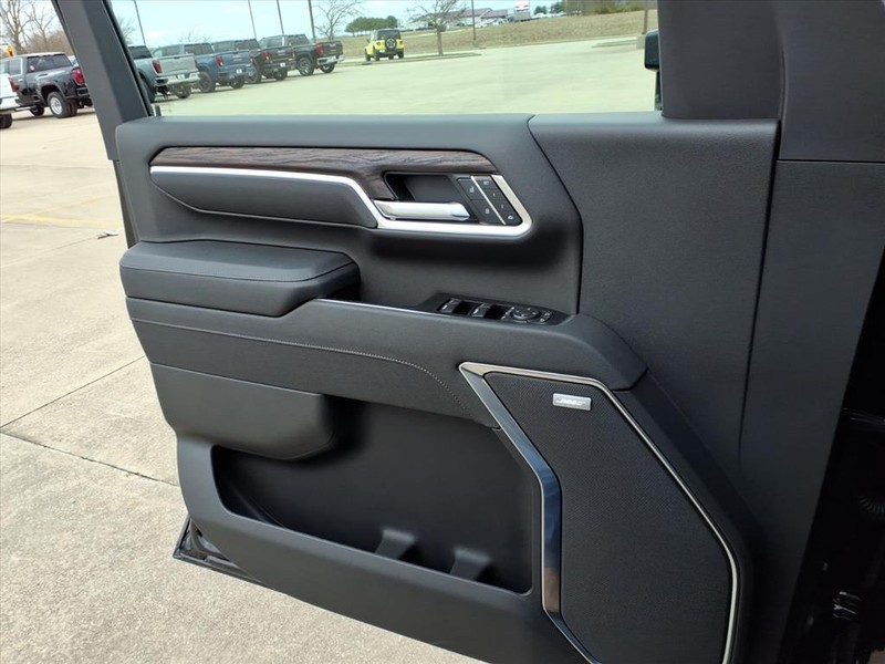 GMC Sierra 2500HD Vehicle Full-screen Gallery Image 15