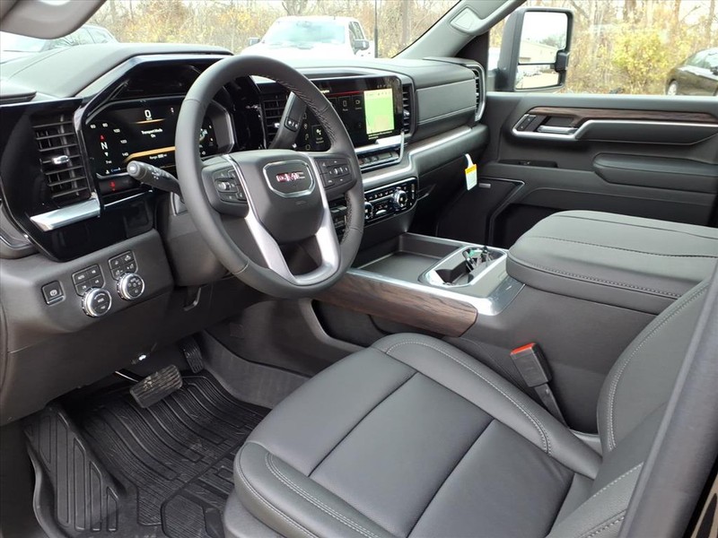 GMC Sierra 2500HD Vehicle Full-screen Gallery Image 16