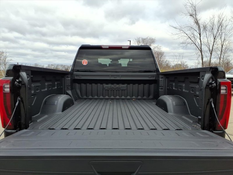 GMC Sierra 2500HD Vehicle Full-screen Gallery Image 18