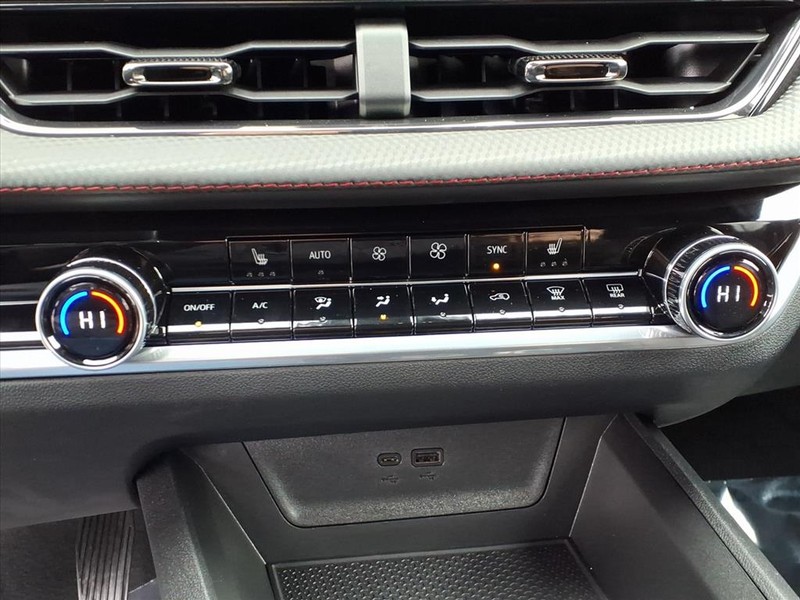 Chevrolet Equinox Vehicle Full-screen Gallery Image 10