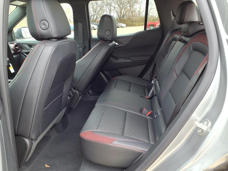 Chevrolet Equinox Vehicle Full-screen Gallery Image 17