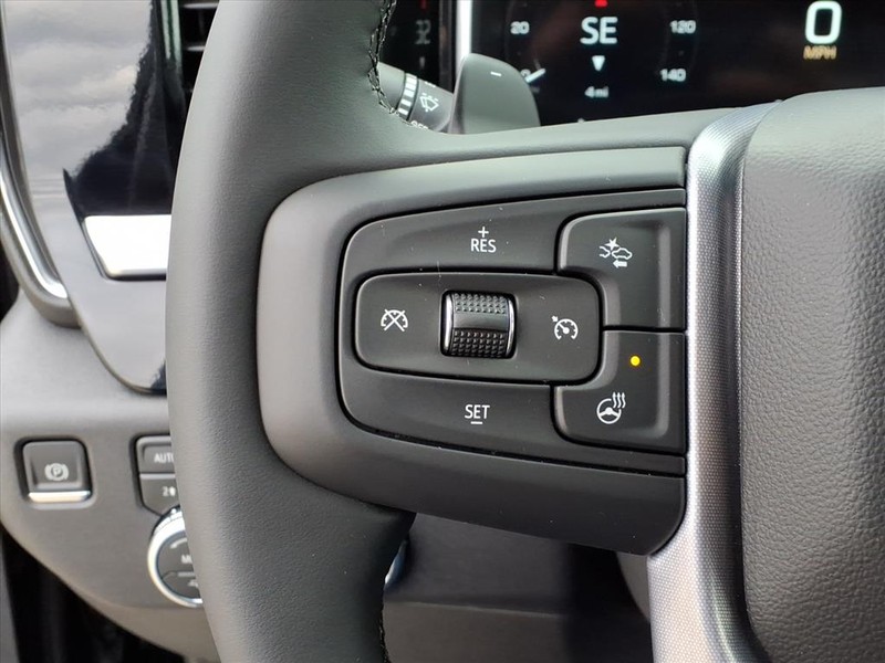 GMC Sierra 1500 Vehicle Full-screen Gallery Image 12