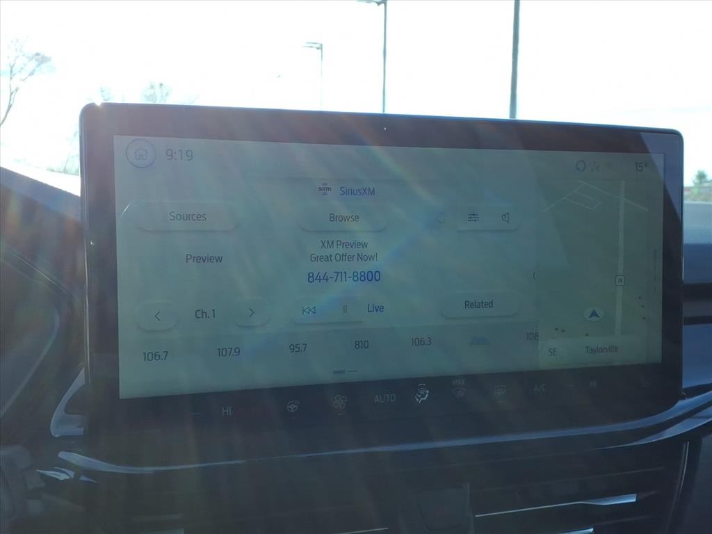 Ford Escape Vehicle Full-screen Gallery Image 12