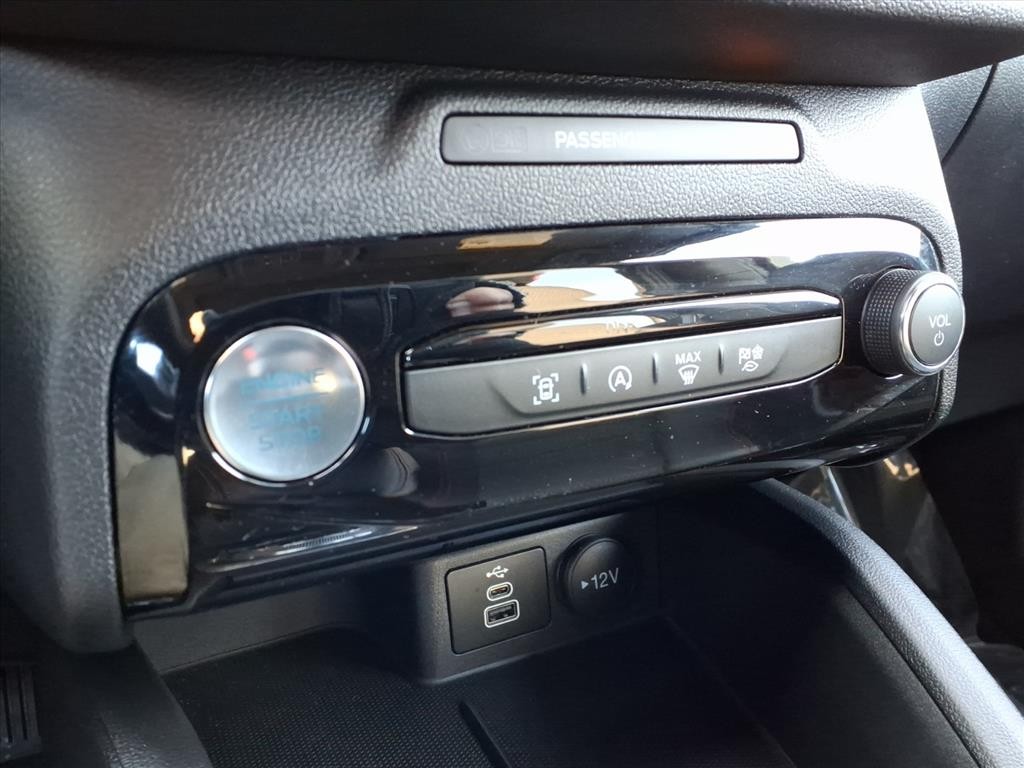 Ford Escape Vehicle Full-screen Gallery Image 14