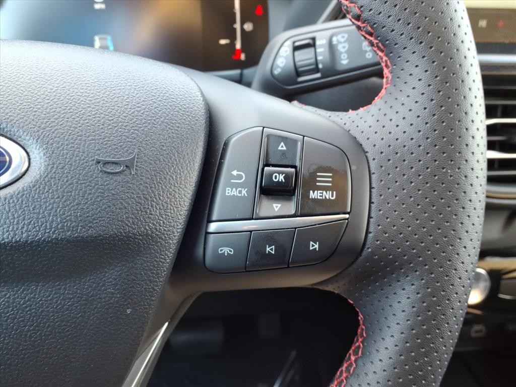 Ford Escape Vehicle Full-screen Gallery Image 18