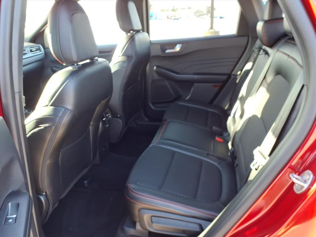 Ford Escape Vehicle Full-screen Gallery Image 23