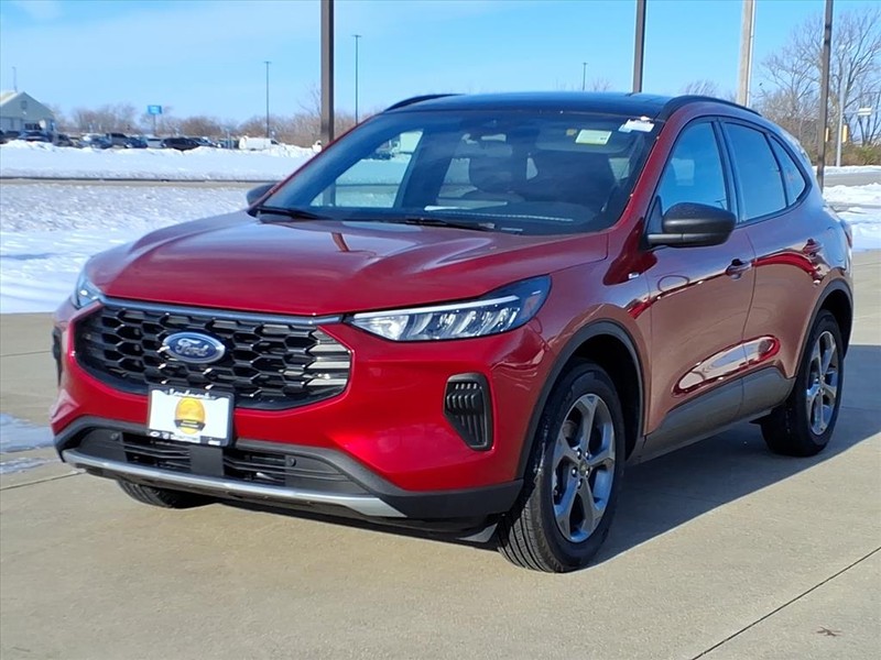 Ford Escape Vehicle Full-screen Gallery Image 2