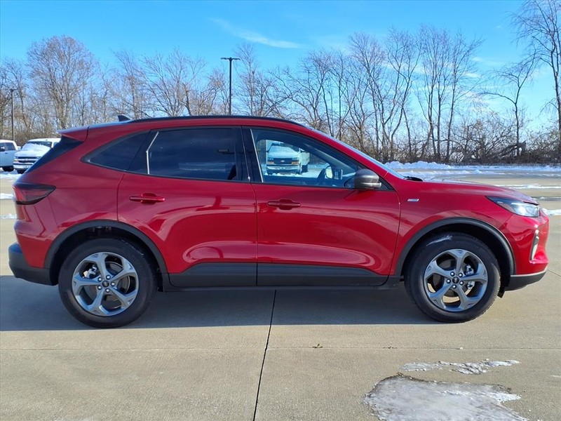 Ford Escape Vehicle Full-screen Gallery Image 5