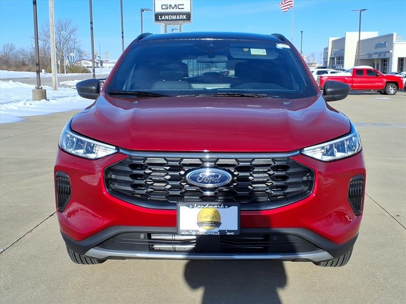 Ford Escape Vehicle Full-screen Gallery Image 7