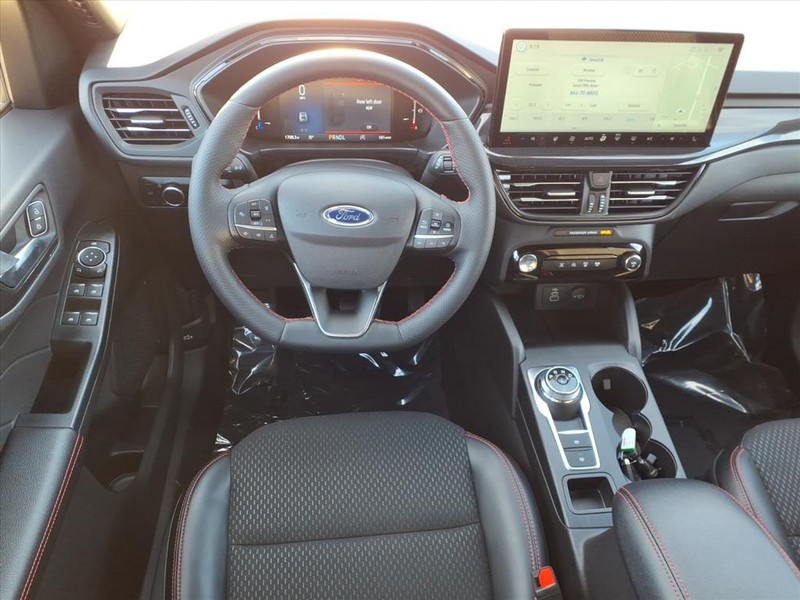 Ford Escape Vehicle Full-screen Gallery Image 9