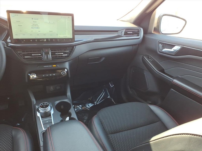 Ford Escape Vehicle Full-screen Gallery Image 10