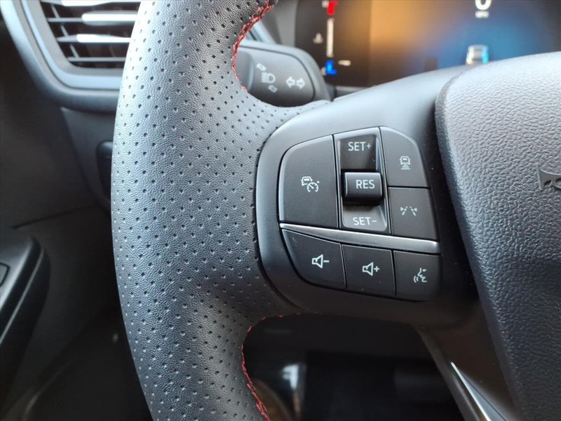 Ford Escape Vehicle Full-screen Gallery Image 17