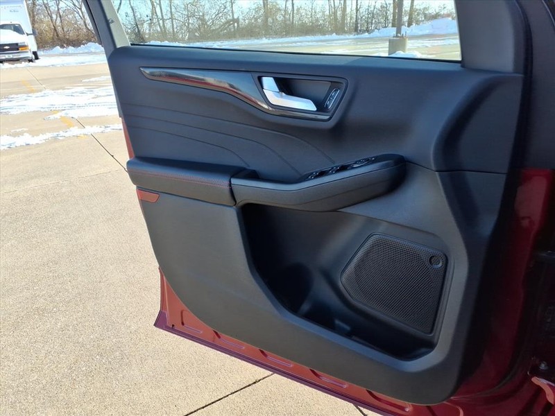 Ford Escape Vehicle Full-screen Gallery Image 20