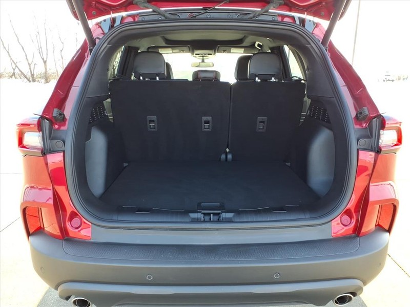 Ford Escape Vehicle Full-screen Gallery Image 24