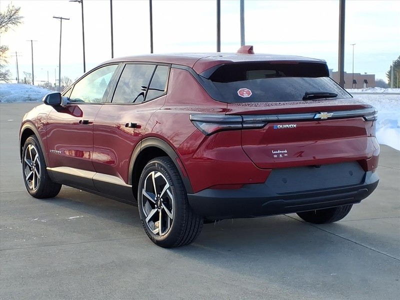 Chevrolet Equinox EV Vehicle Full-screen Gallery Image 3