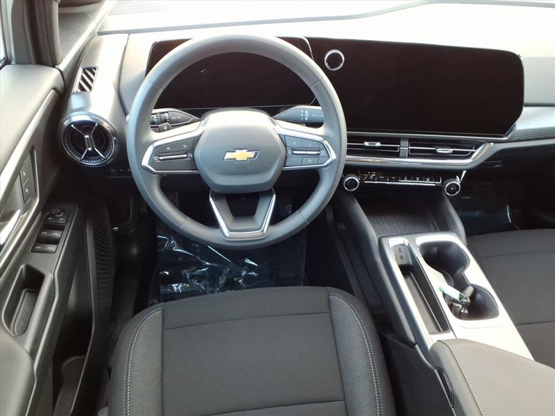 Chevrolet Equinox EV Vehicle Full-screen Gallery Image 5