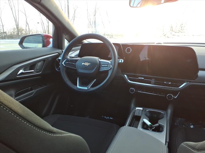 Chevrolet Equinox EV Vehicle Full-screen Gallery Image 7