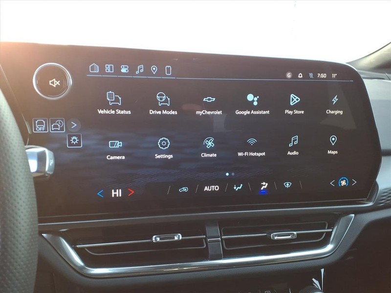 Chevrolet Equinox EV Vehicle Full-screen Gallery Image 8