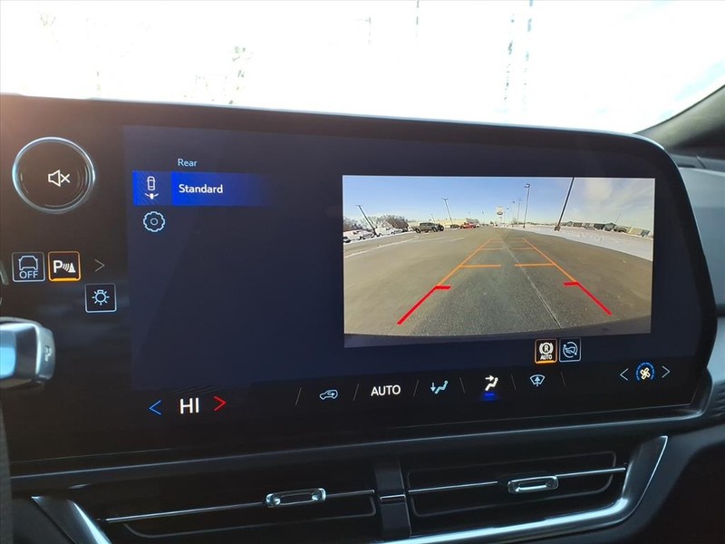 Chevrolet Equinox EV Vehicle Full-screen Gallery Image 9