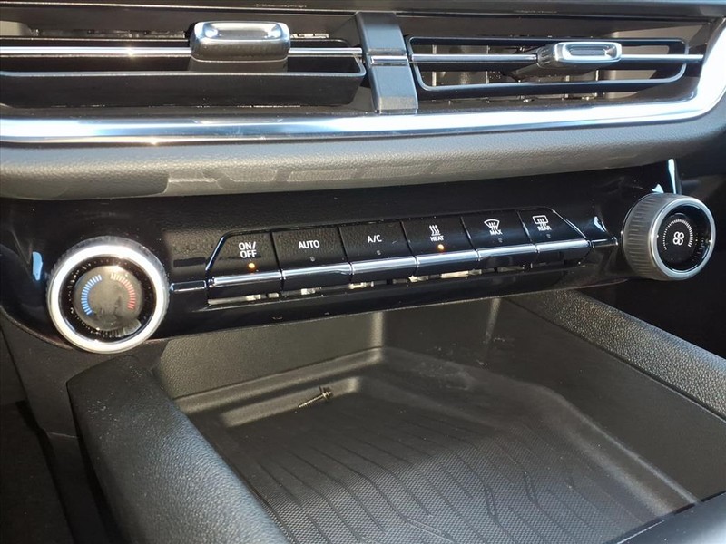 Chevrolet Equinox EV Vehicle Full-screen Gallery Image 10