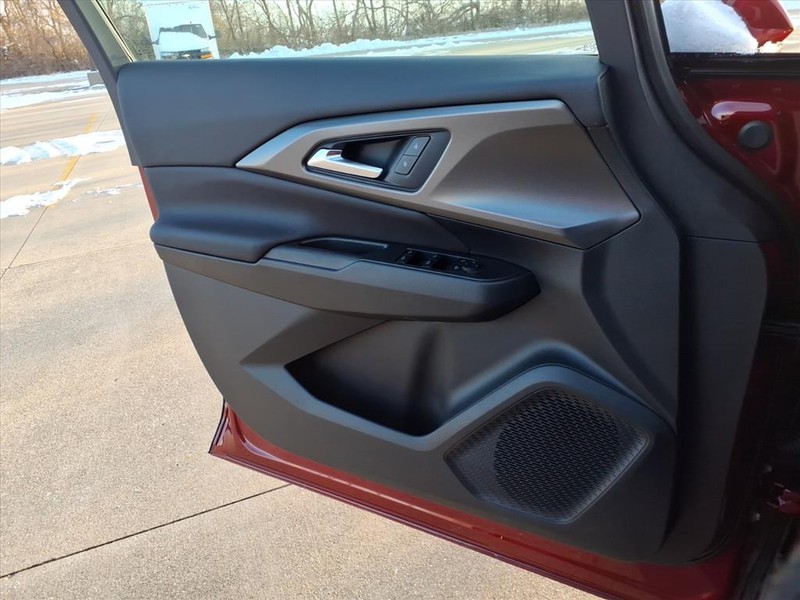 Chevrolet Equinox EV Vehicle Full-screen Gallery Image 14