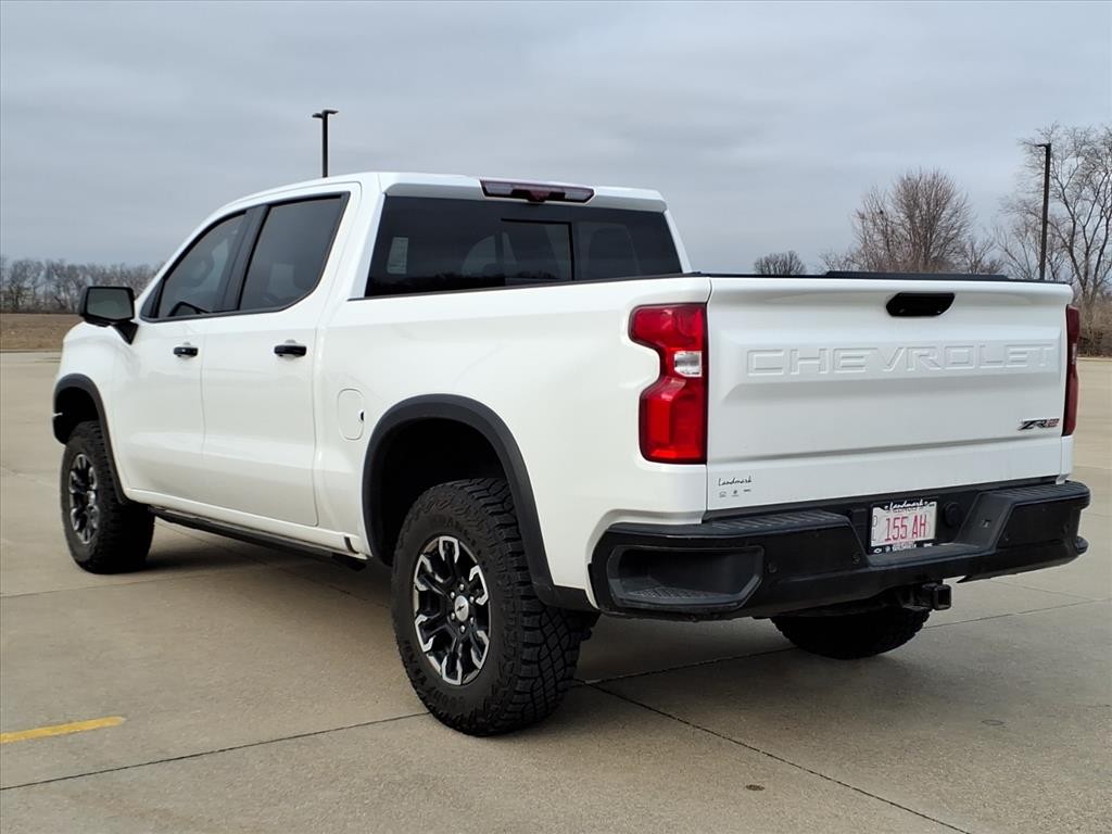 Chevrolet Silverado 1500 Vehicle Full-screen Gallery Image 3