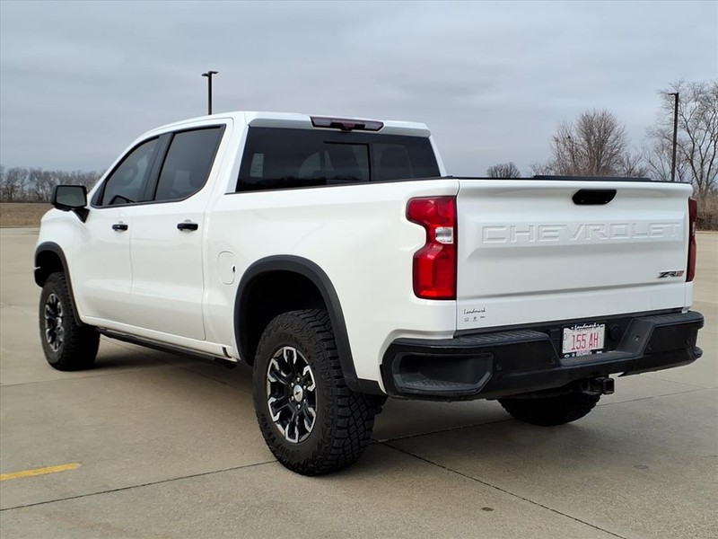 Chevrolet Silverado 1500 Vehicle Full-screen Gallery Image 3