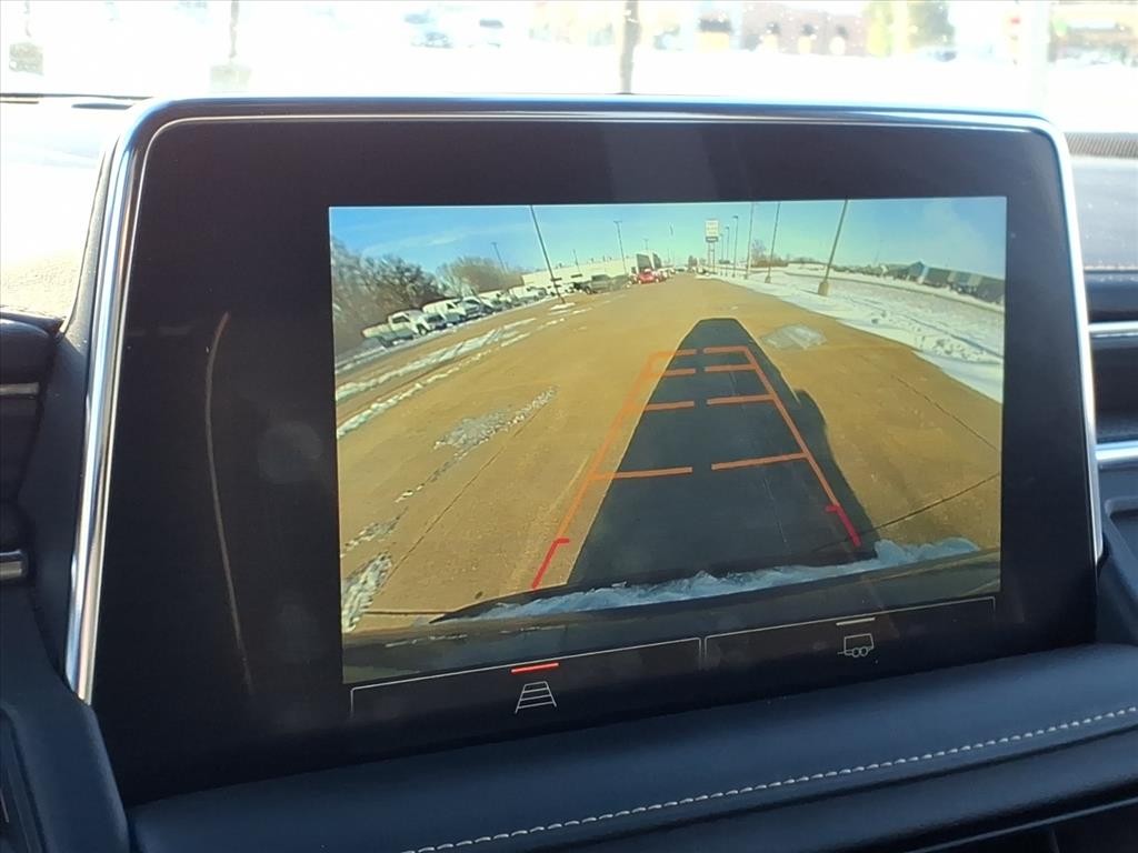 GMC Yukon Vehicle Full-screen Gallery Image 13