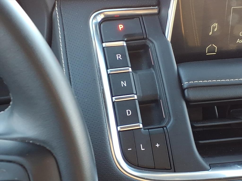 GMC Yukon Vehicle Full-screen Gallery Image 14