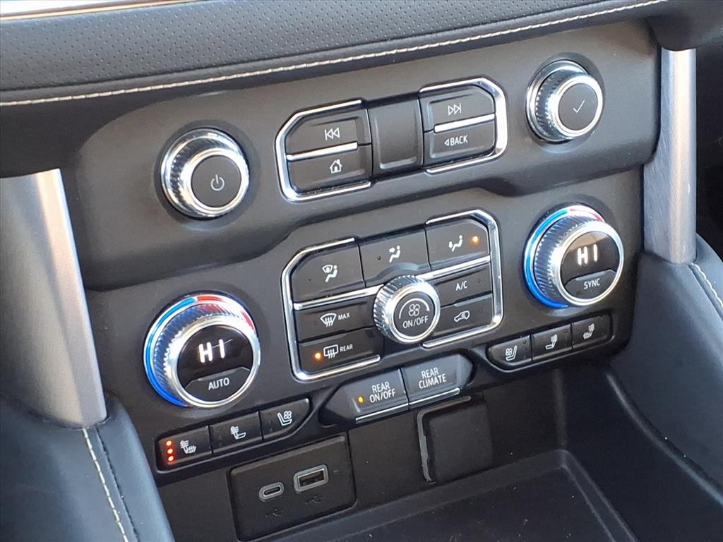 GMC Yukon Vehicle Full-screen Gallery Image 15