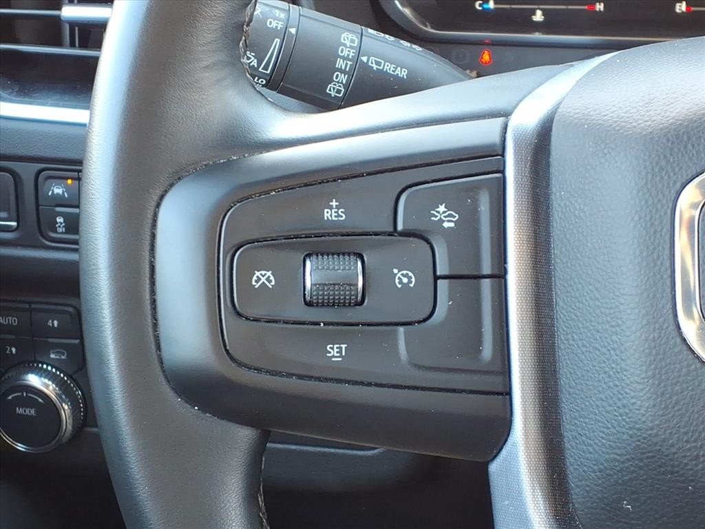 GMC Yukon Vehicle Full-screen Gallery Image 16