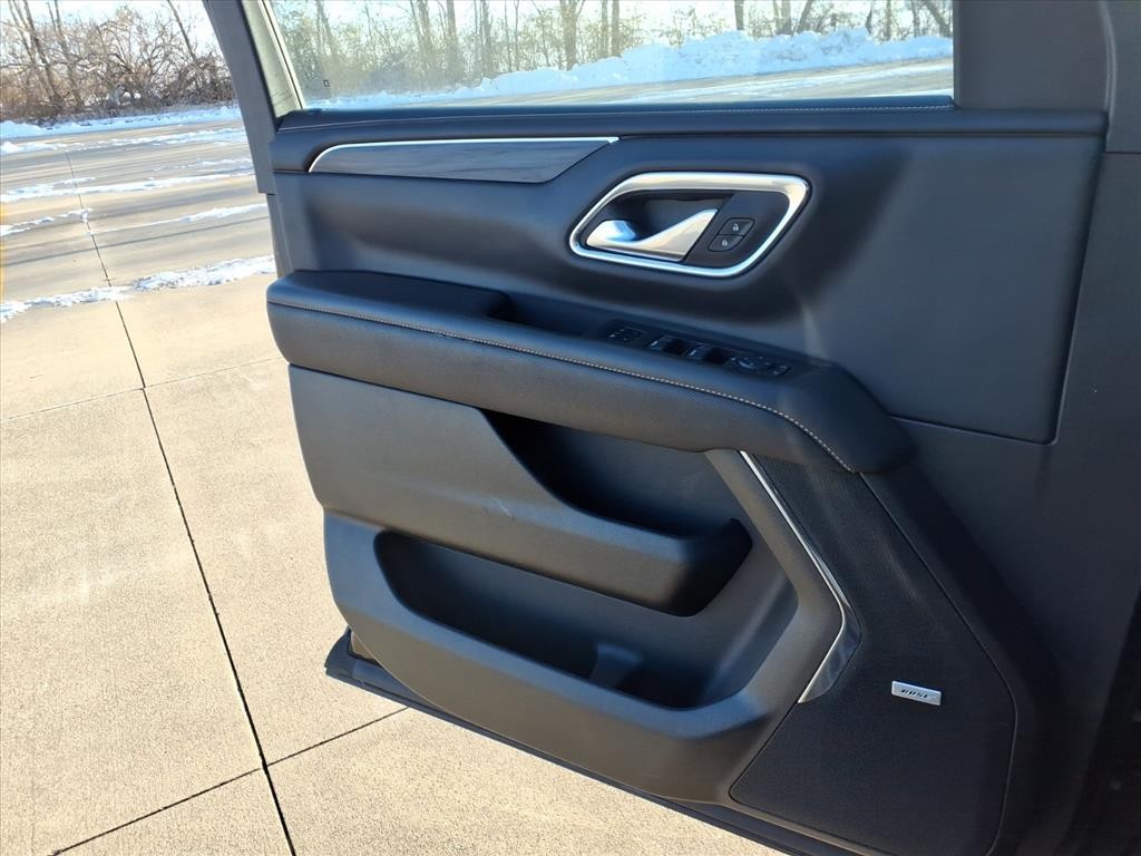 GMC Yukon Vehicle Full-screen Gallery Image 20