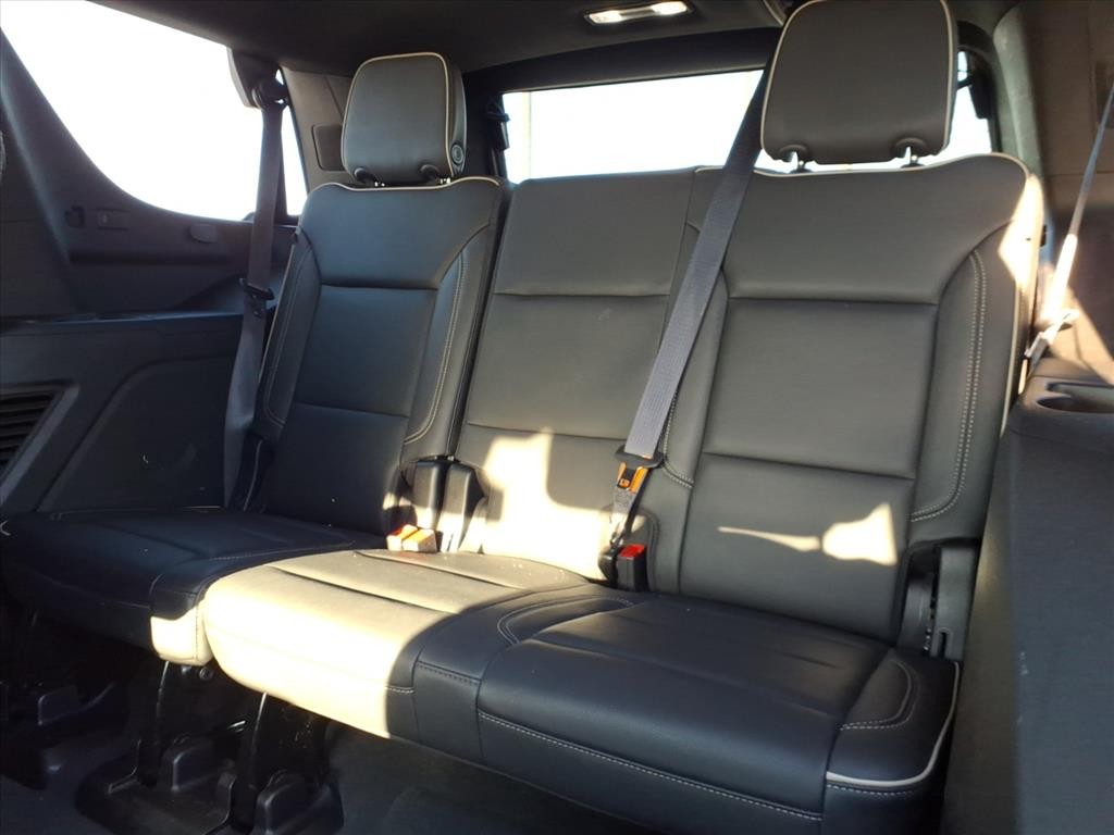 GMC Yukon Vehicle Full-screen Gallery Image 23