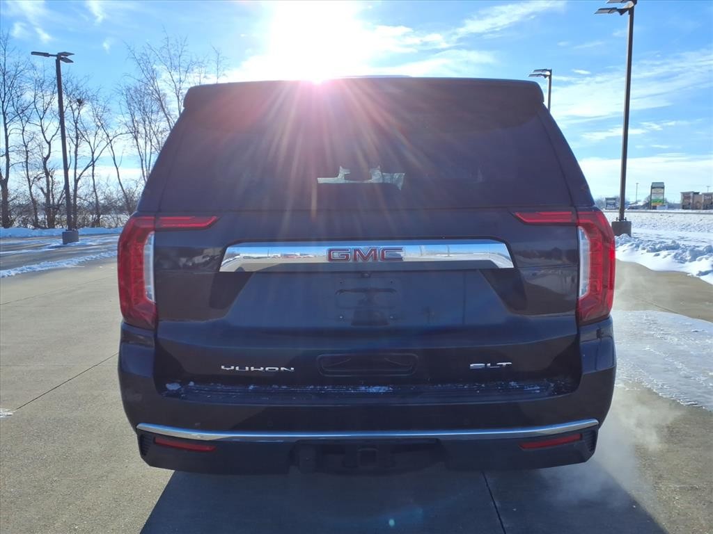 GMC Yukon Vehicle Full-screen Gallery Image 25