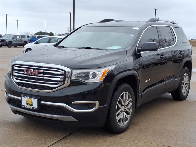 GMC Acadia Vehicle Full-screen Gallery Image 2
